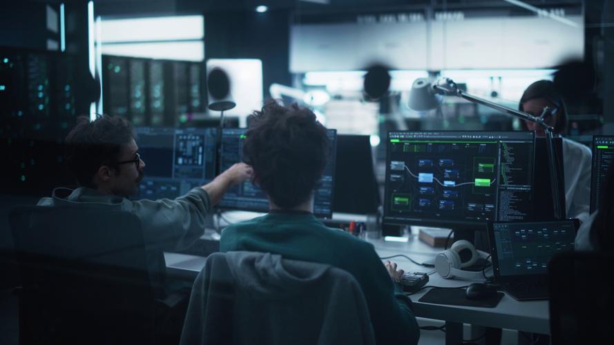 代码前夜 一位年轻 QA 工程师与 AI 基础软件的 4K 发布倒计时